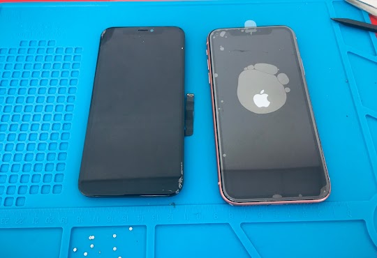 iPhoneXR画面交換と水没修理